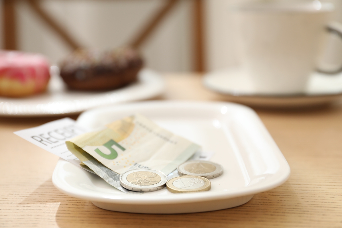 can you tip in us dollars in egypt